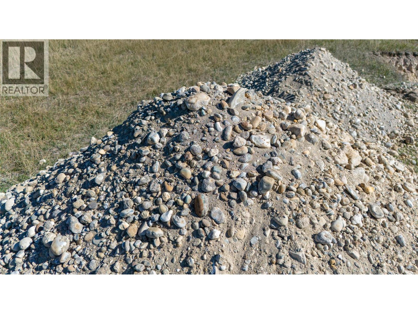 7055 93/95 Highway, Wasa, British Columbia  V0B 2K0 - Photo 78 - 10364005