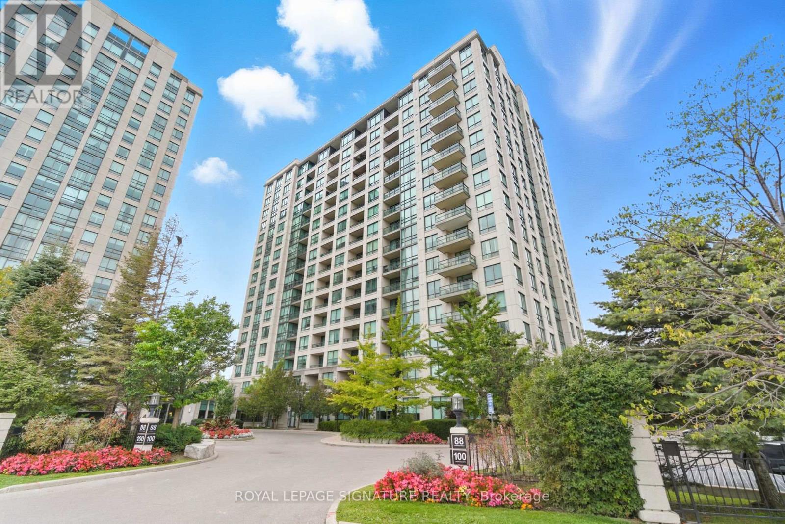 406 - 100 Promenade Circle, Vaughan, Ontario  L4J 7W7 - Photo 2 - N12426703