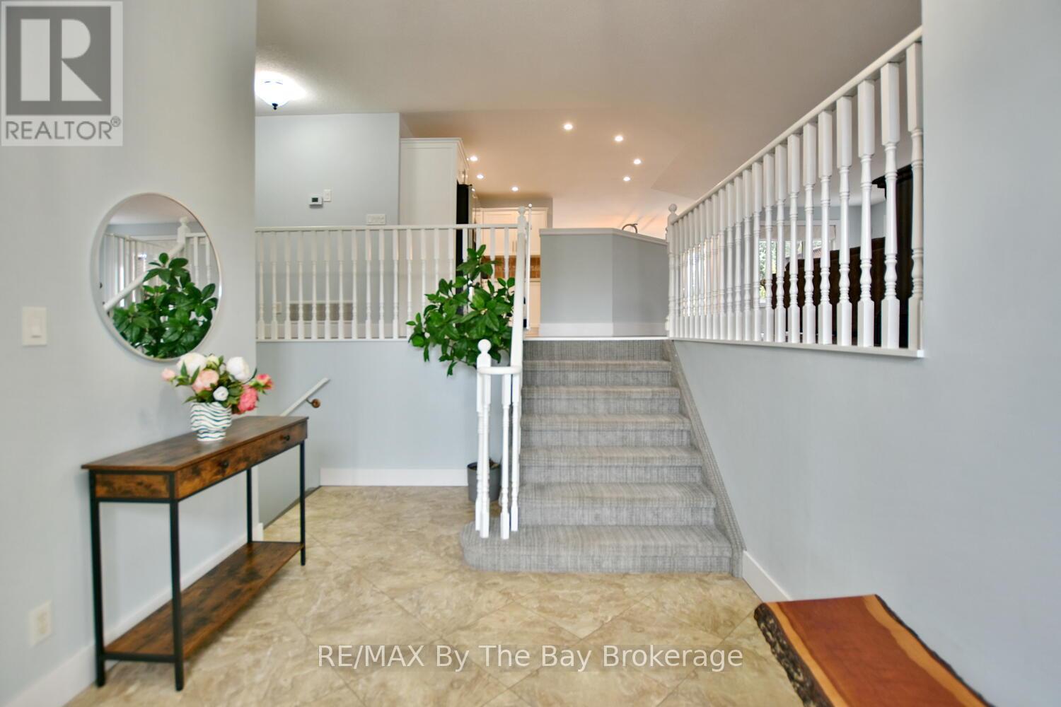 424 Ramblewood Drive, Wasaga Beach, Ontario  L9Z 1P3 - Photo 2 - S12428869