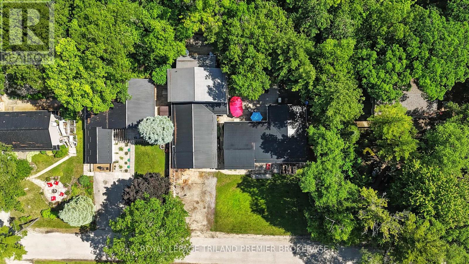 7710 Clayton Street, Lambton Shores, Ontario  N0M 2L0 - Photo 2 - X12428870