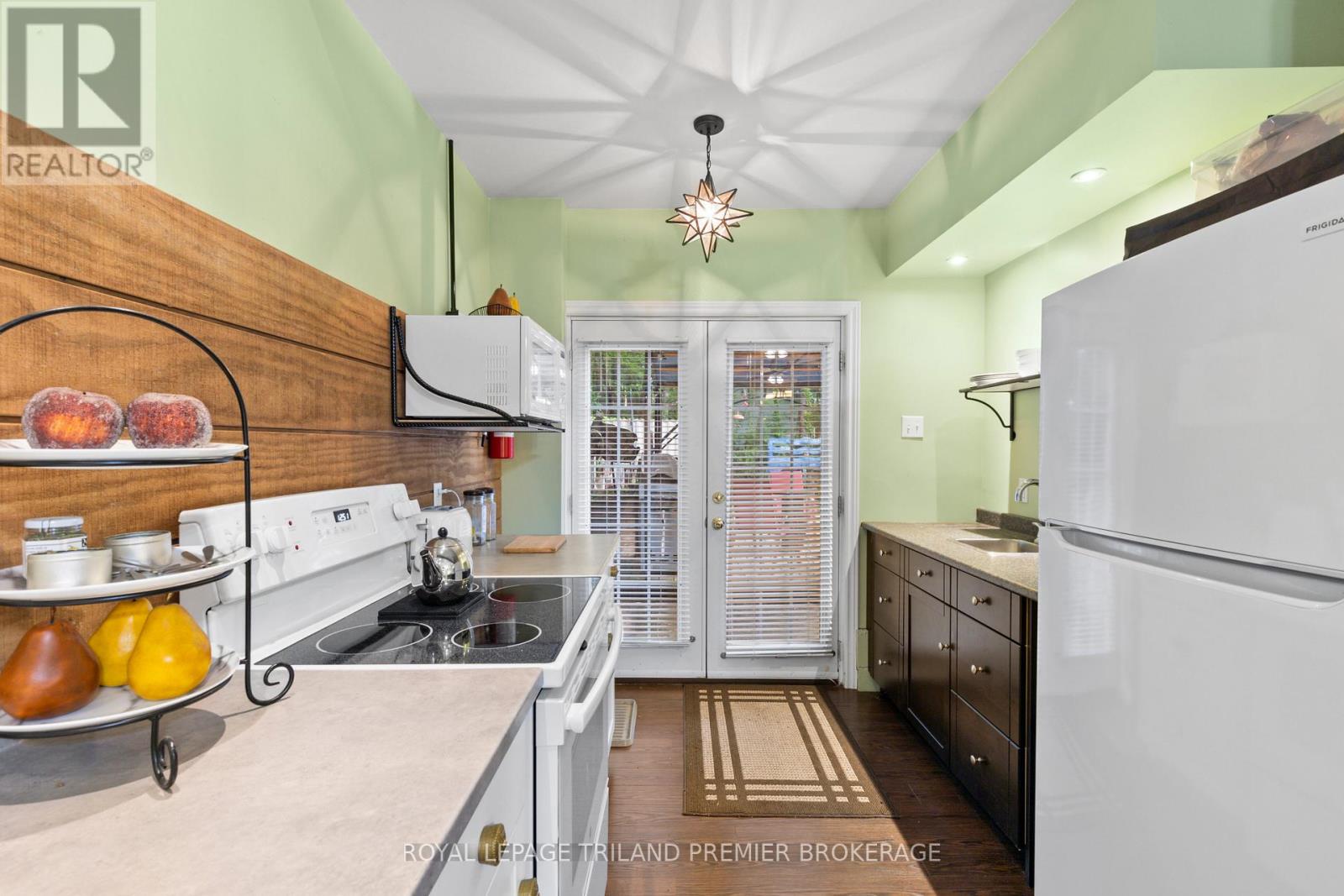 7710 Clayton Street, Lambton Shores, Ontario  N0M 2L0 - Photo 24 - X12428870
