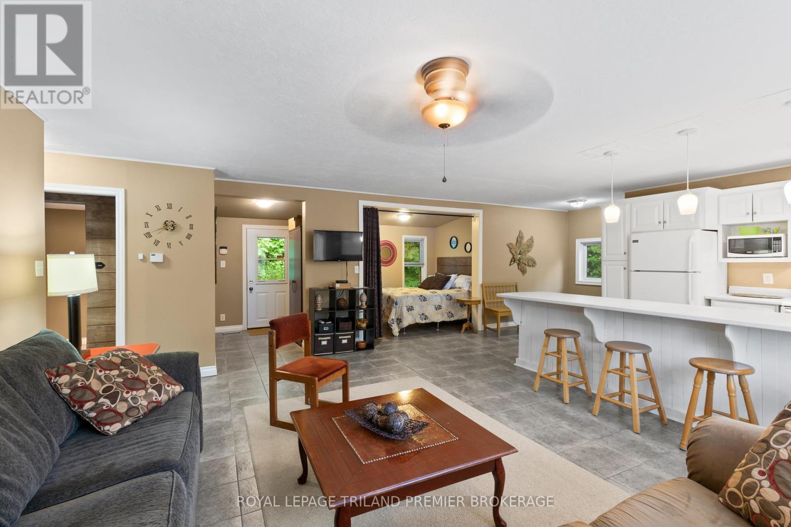 7710 Clayton Street, Lambton Shores, Ontario  N0M 2L0 - Photo 29 - X12428870