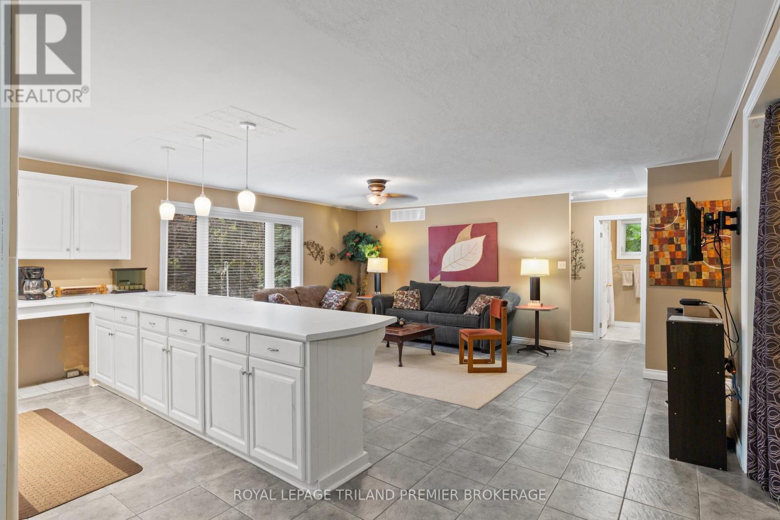 7710 Clayton Street, Lambton Shores, Ontario  N0M 2L0 - Photo 28 - X12428870
