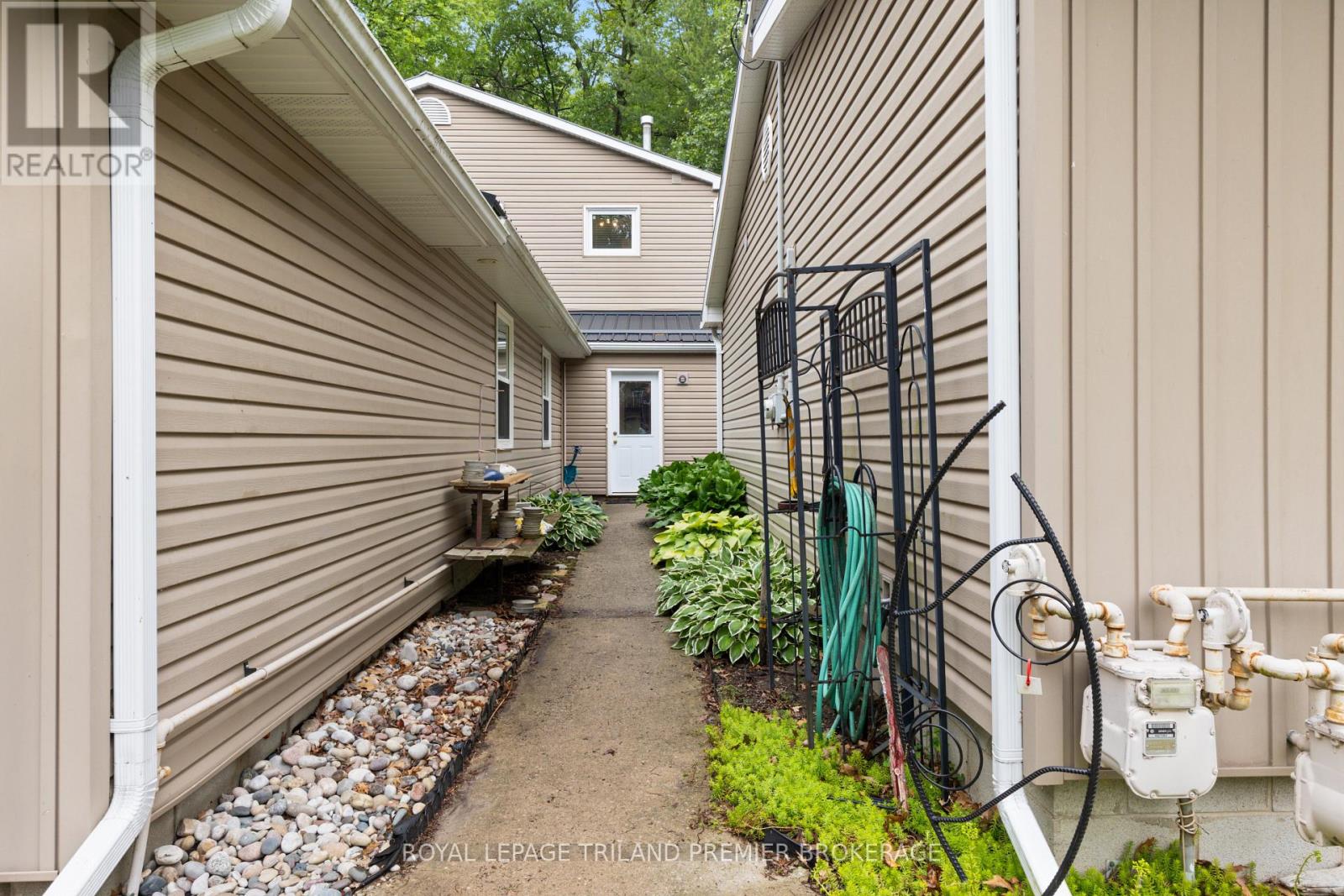 7710 Clayton Street, Lambton Shores, Ontario  N0M 2L0 - Photo 37 - X12428870