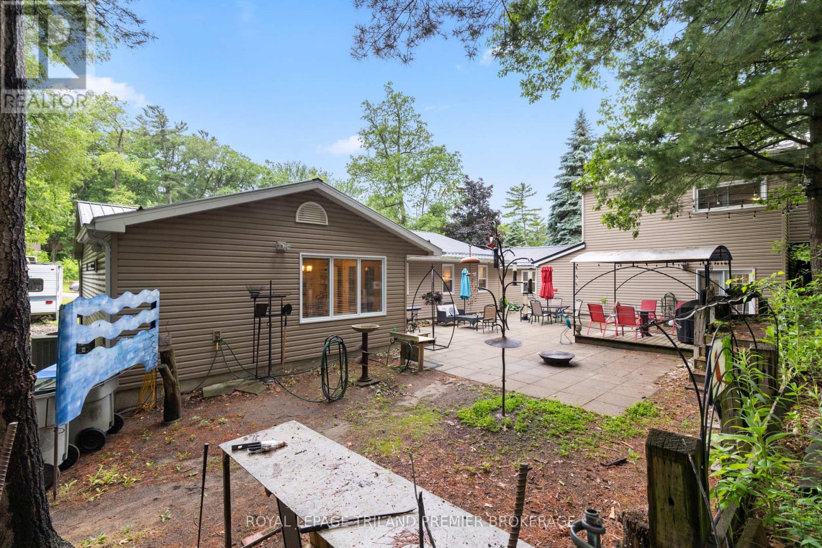 7710 Clayton Street, Lambton Shores, Ontario  N0M 2L0 - Photo 38 - X12428870
