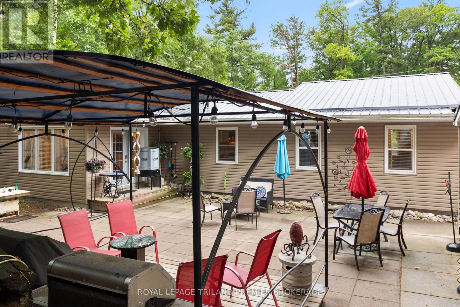 7710 Clayton Street, Lambton Shores, Ontario  N0M 2L0 - Photo 40 - X12428870