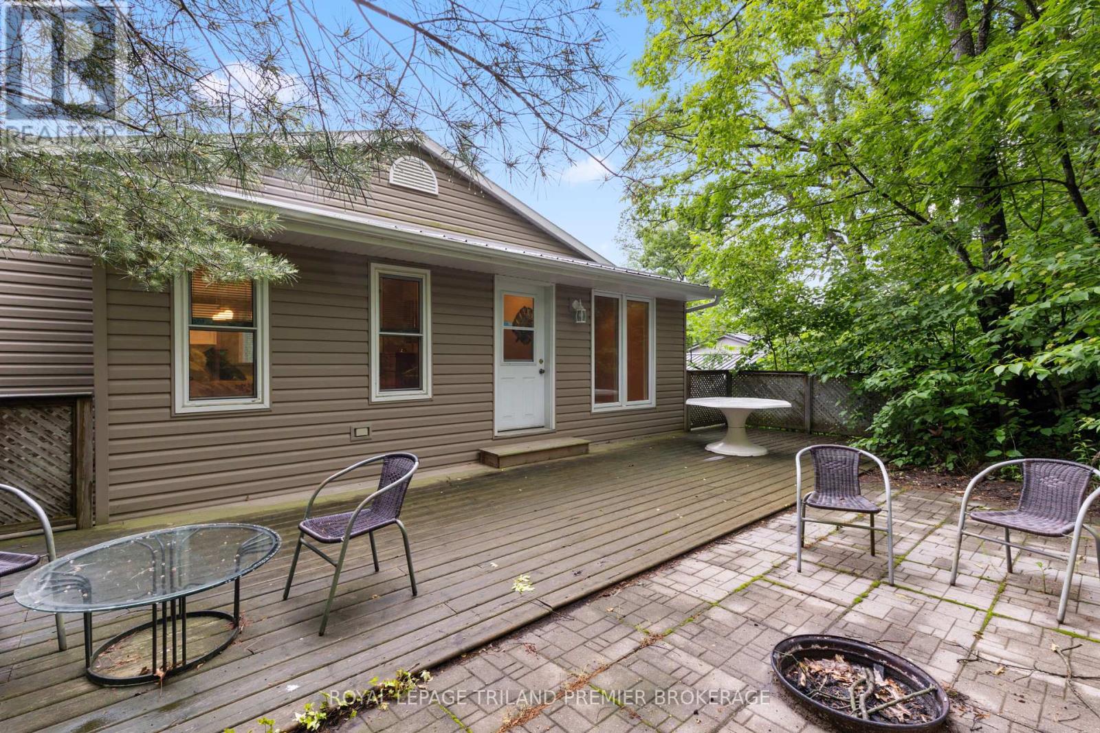 7710 Clayton Street, Lambton Shores, Ontario  N0M 2L0 - Photo 47 - X12428870