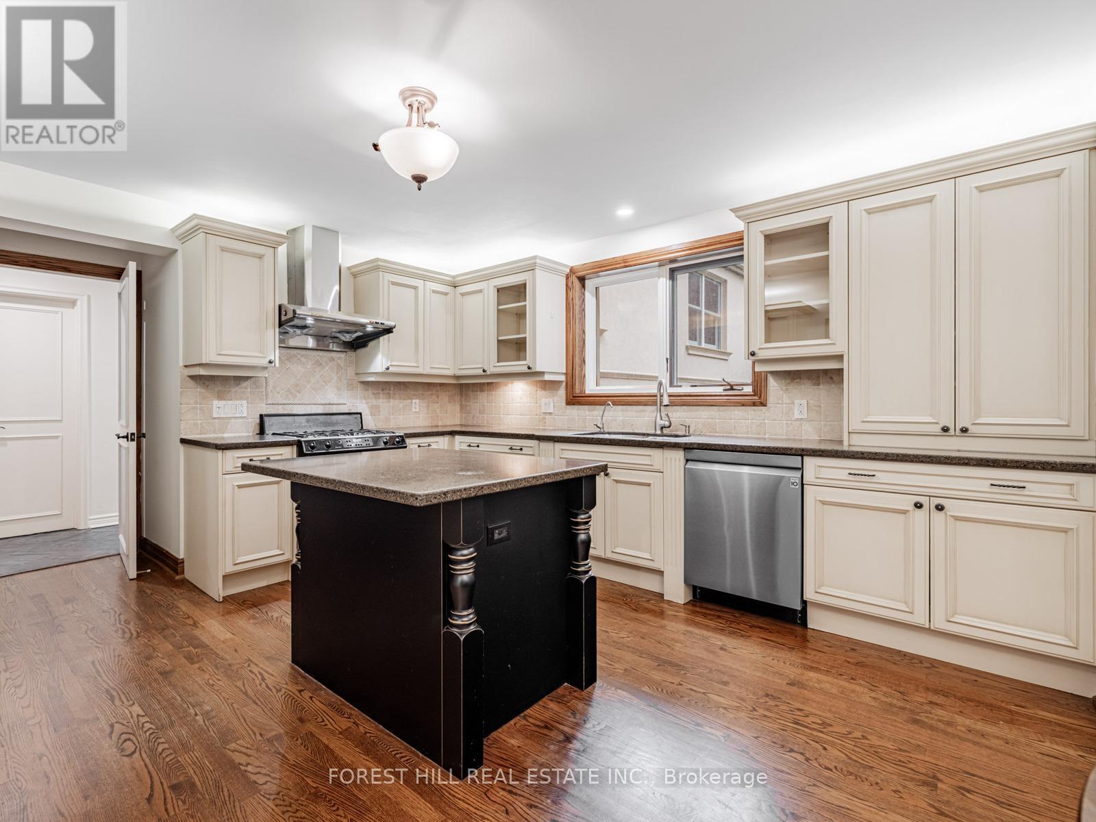 54 Plymbridge Road, Toronto, Ontario  M2P 1A3 - Photo 12 - C12428818