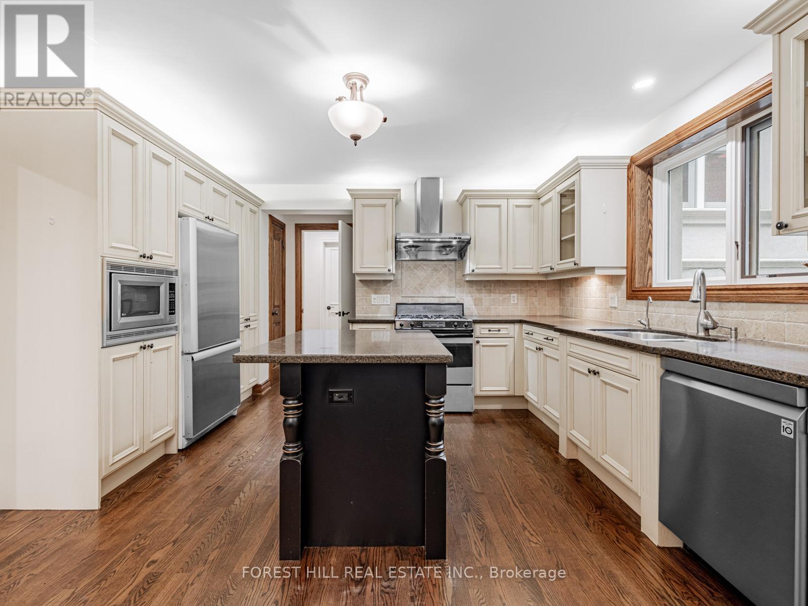 54 Plymbridge Road, Toronto, Ontario  M2P 1A3 - Photo 13 - C12428818