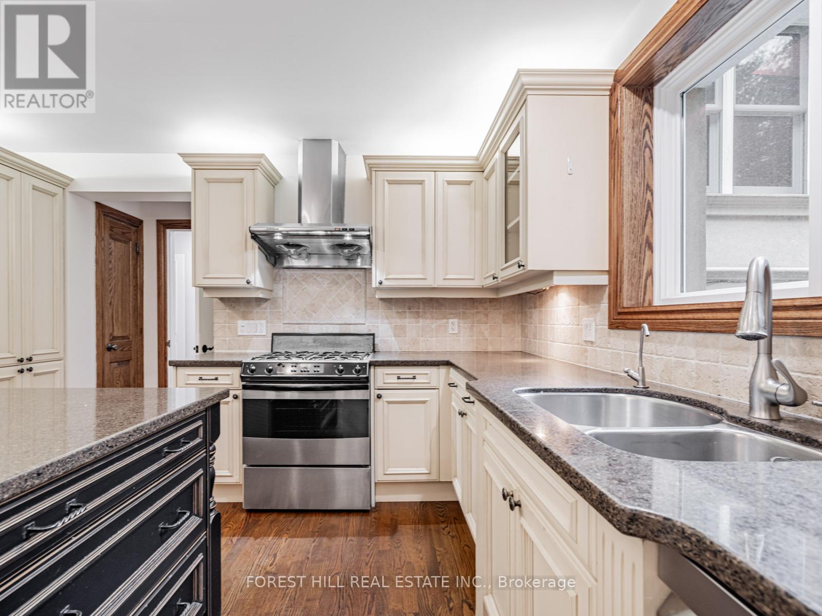54 Plymbridge Road, Toronto, Ontario  M2P 1A3 - Photo 14 - C12428818