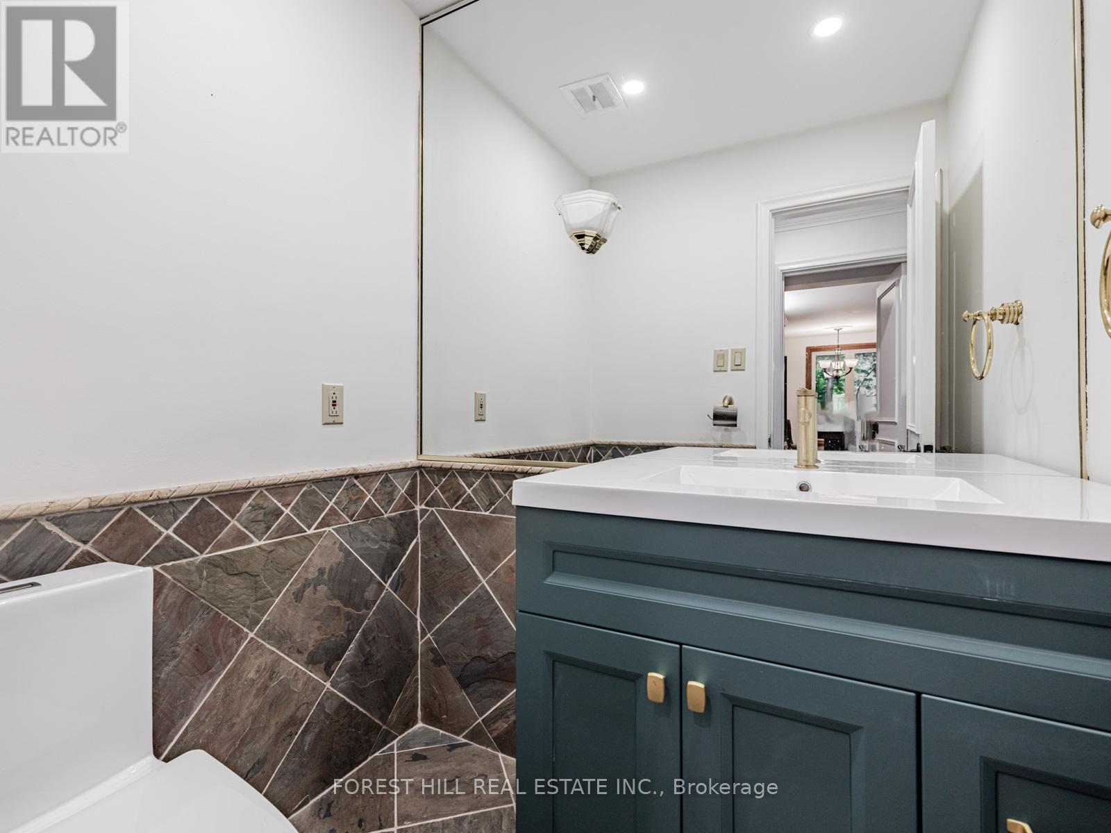 54 Plymbridge Road, Toronto, Ontario  M2P 1A3 - Photo 15 - C12428818