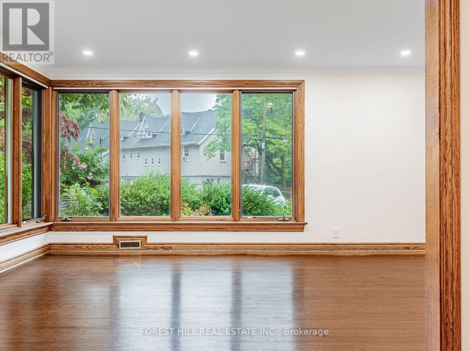 54 Plymbridge Road, Toronto, Ontario  M2P 1A3 - Photo 8 - C12428818