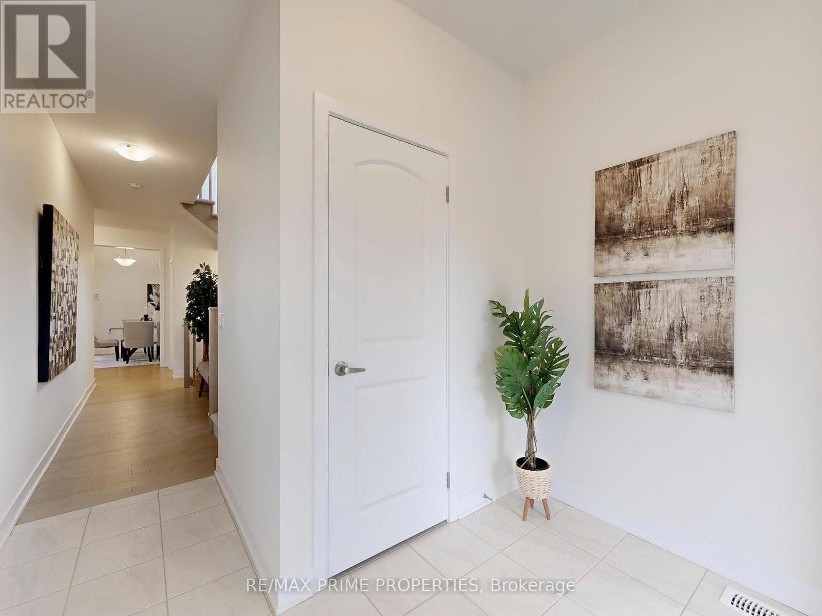 1039 Thompson Drive, Oshawa, Ontario  L1L 0V6 - Photo 3 - E12428733