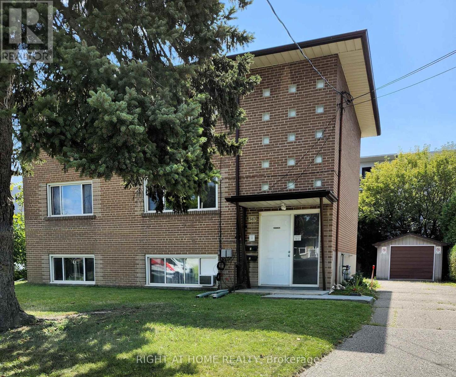 343 Frontenac Avenue, Oshawa, Ontario  L1J 2A7 - Photo 1 - E12428805
