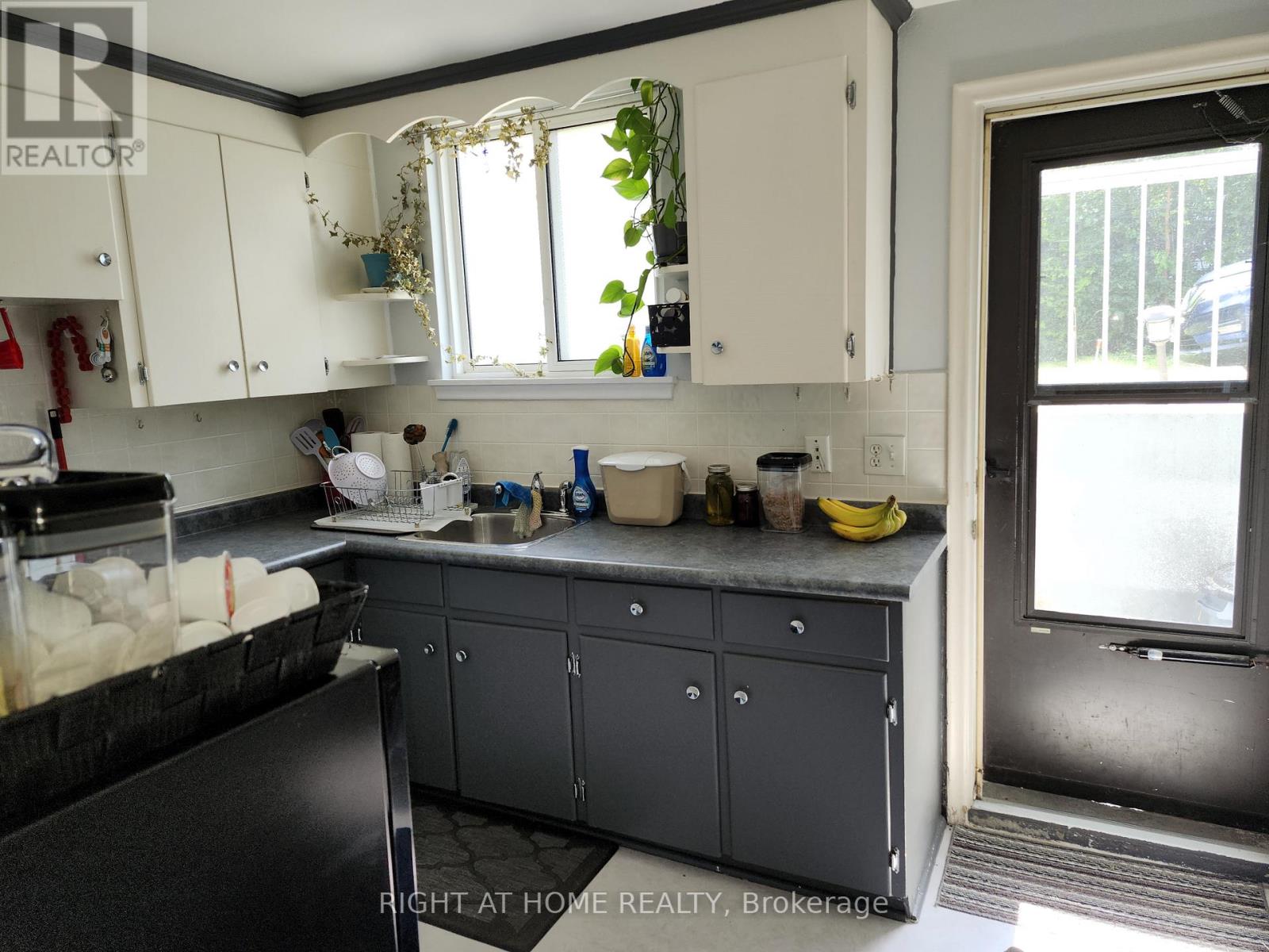 343 Frontenac Avenue, Oshawa, Ontario  L1J 2A7 - Photo 4 - E12428805