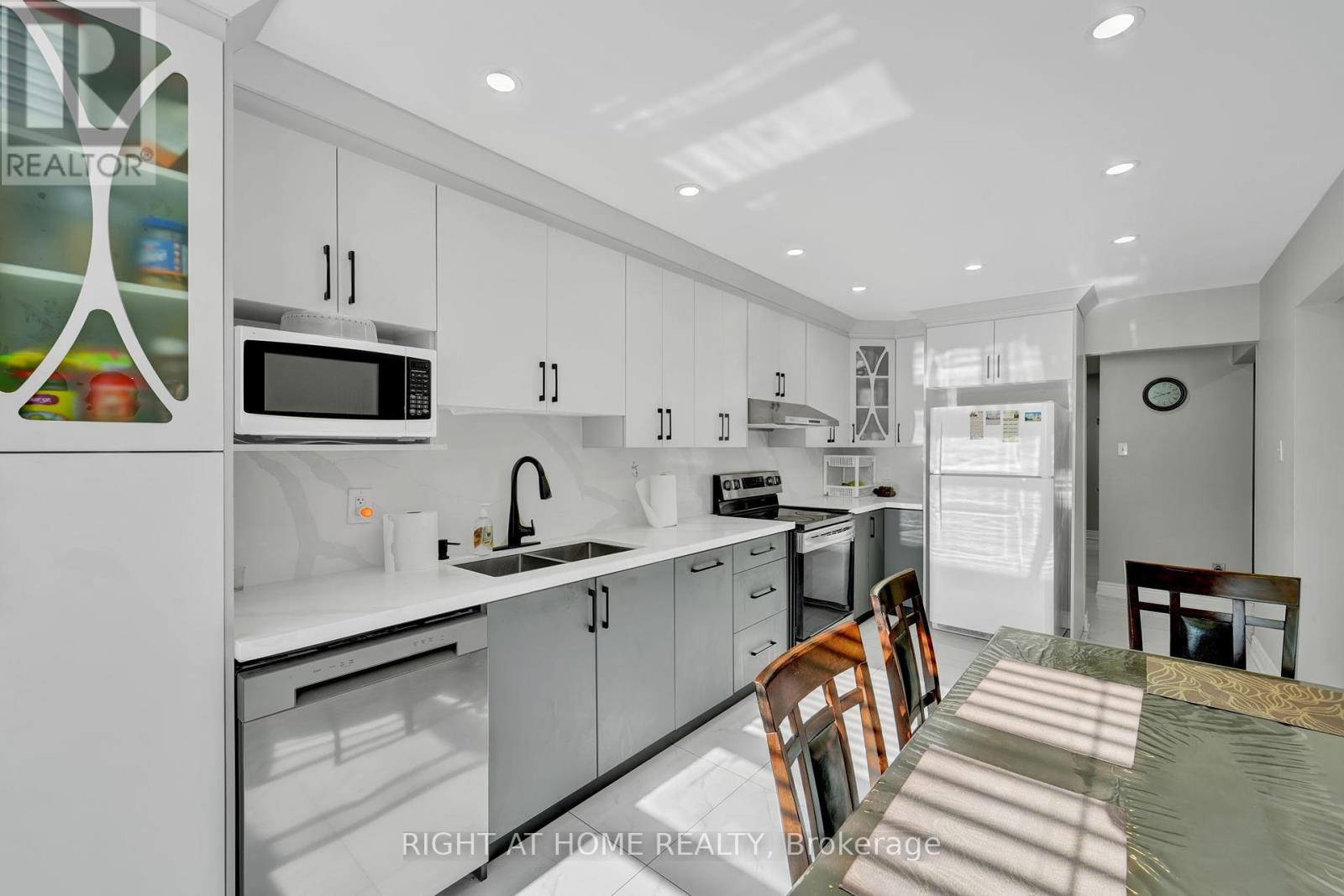 105 Hupfield Trail, Toronto, Ontario  M1B 4R5 - Photo 14 - E12428817