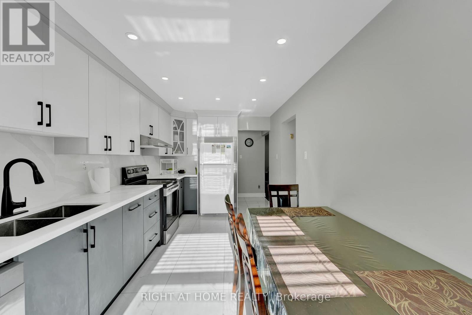 105 Hupfield Trail, Toronto, Ontario  M1B 4R5 - Photo 15 - E12428817