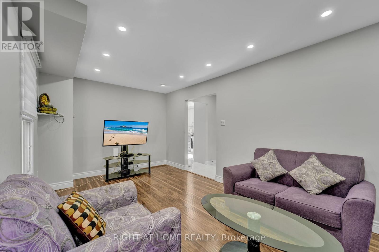 105 Hupfield Trail, Toronto, Ontario  M1B 4R5 - Photo 9 - E12428817