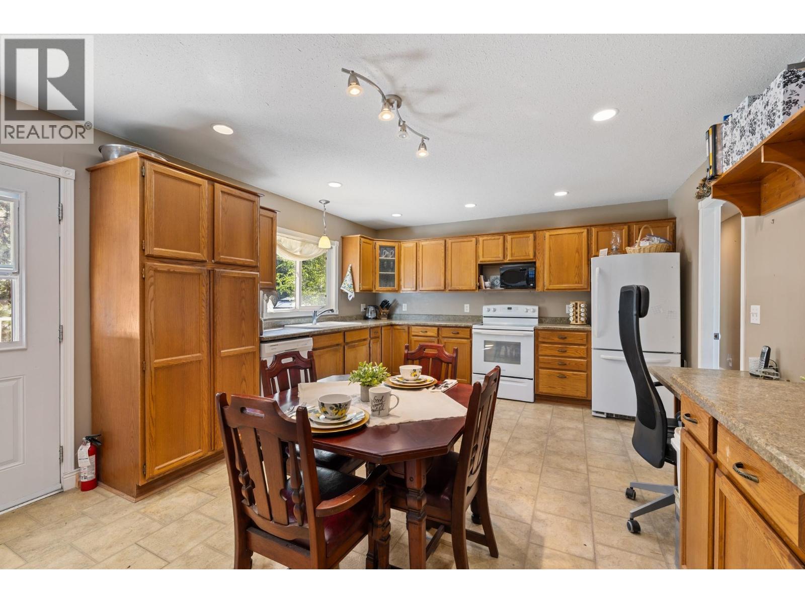 975 Neptune Road Kelowna Photo 7