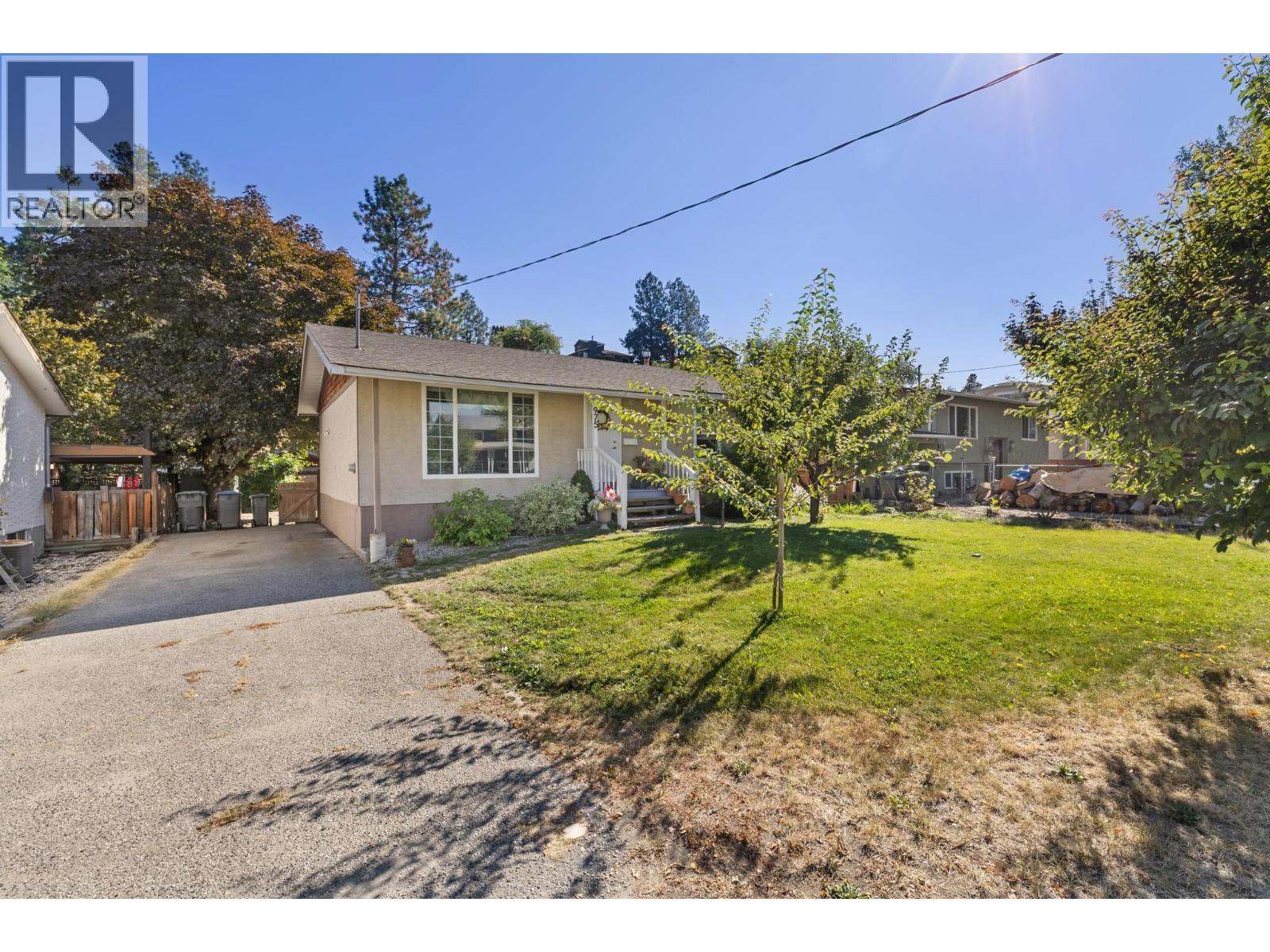 975 Neptune Road Kelowna Photo 2