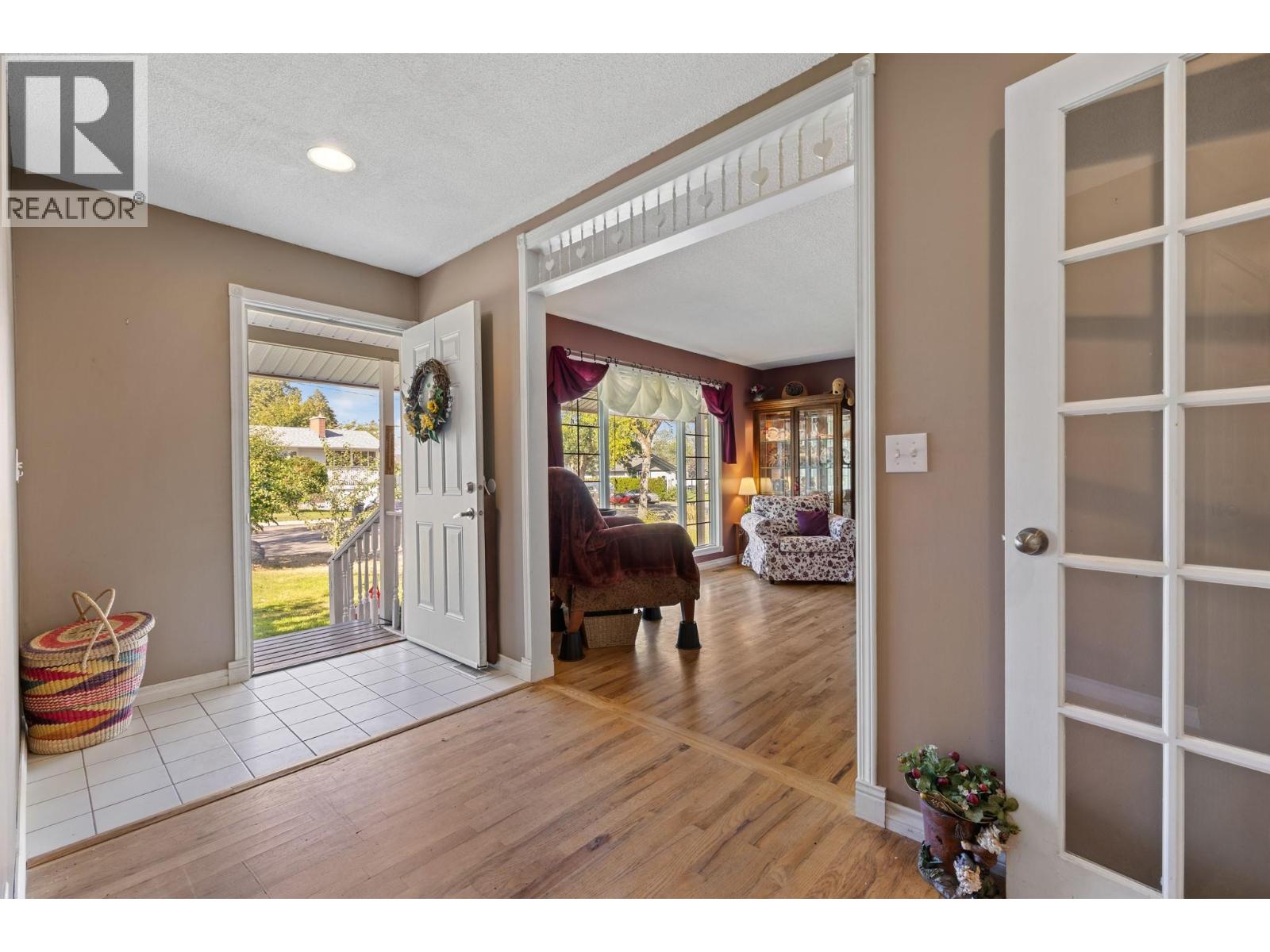 975 Neptune Road Kelowna Photo 3