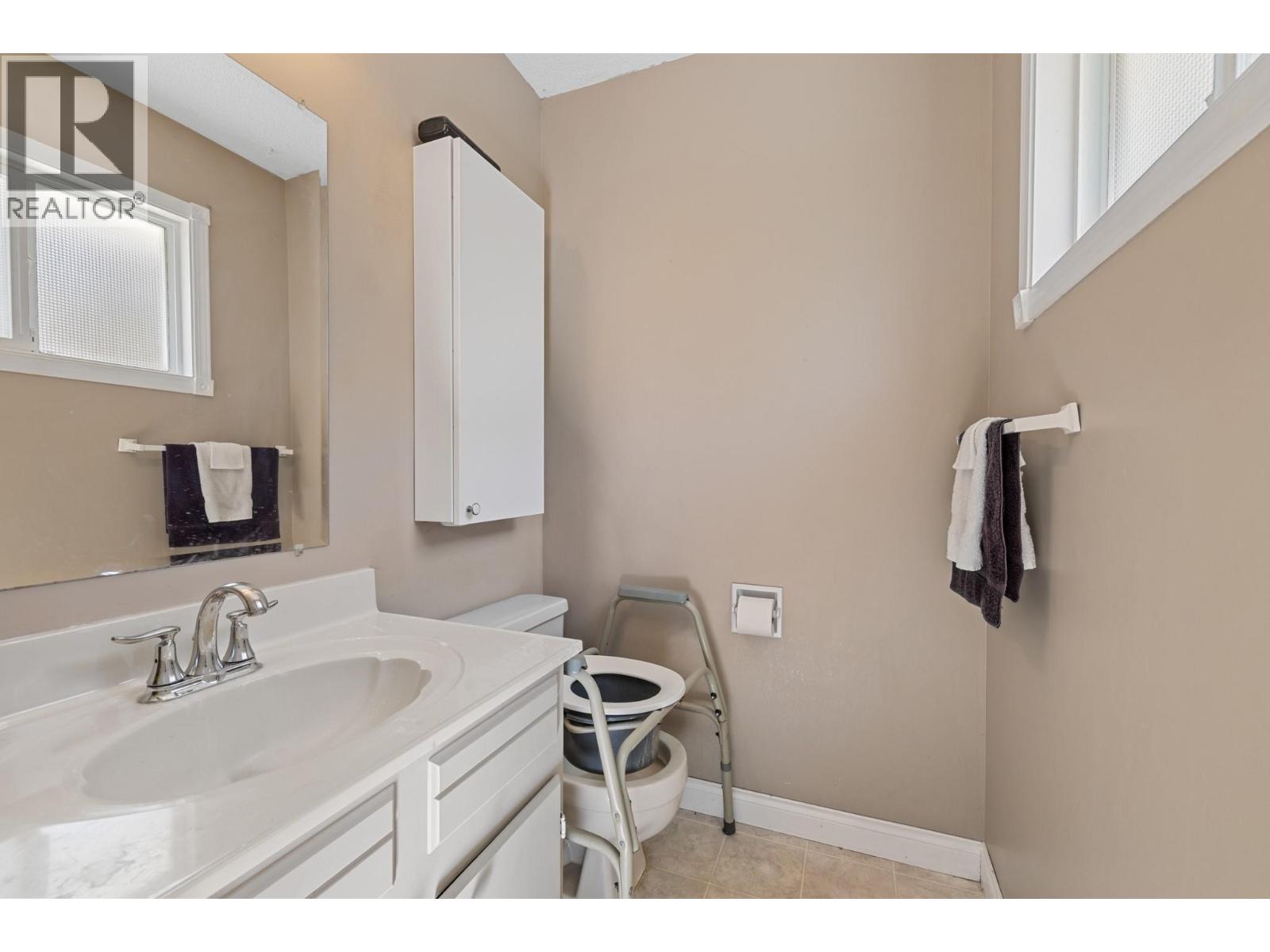 975 Neptune Road Kelowna Photo 12