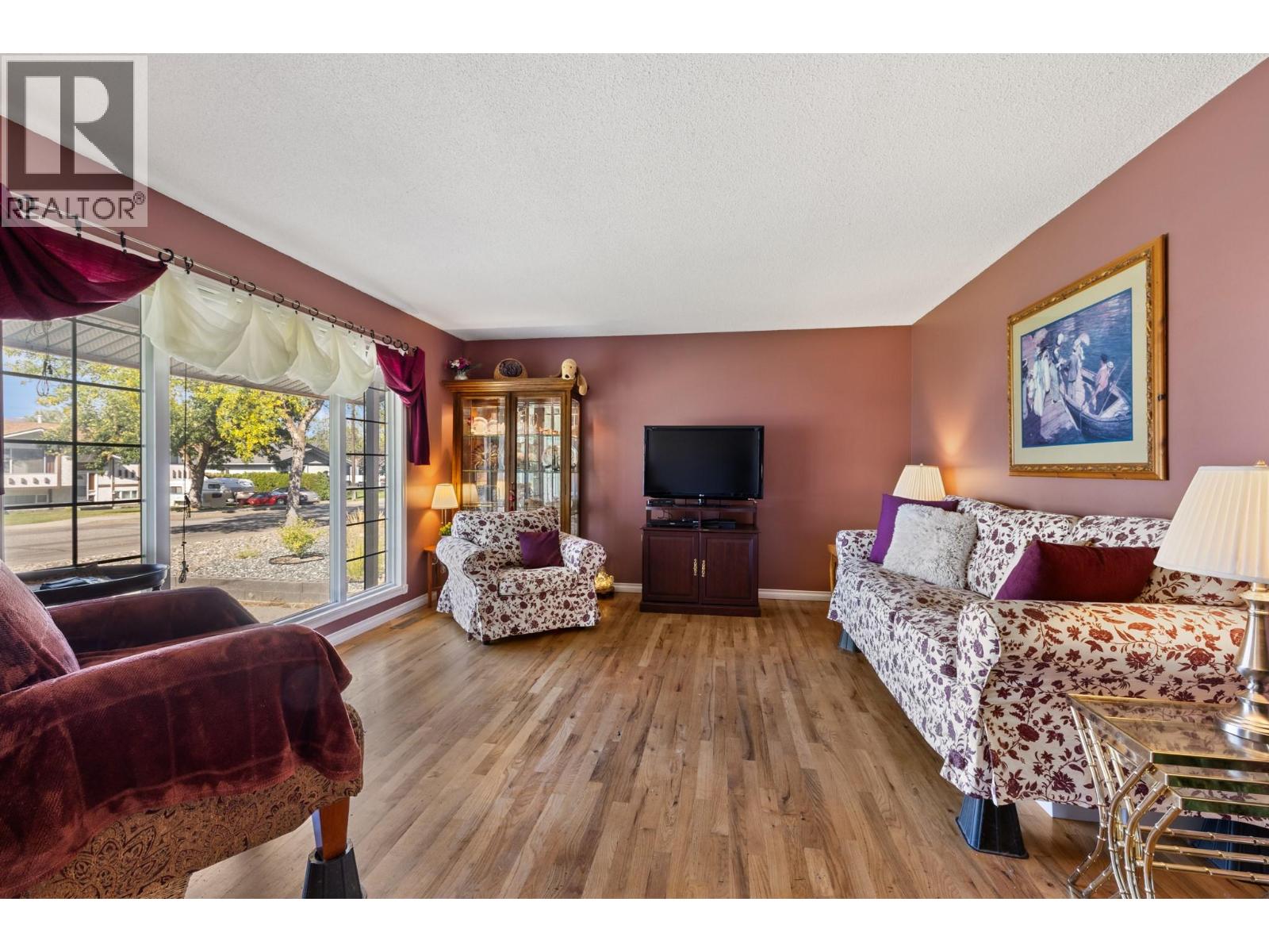975 Neptune Road Kelowna Photo 4
