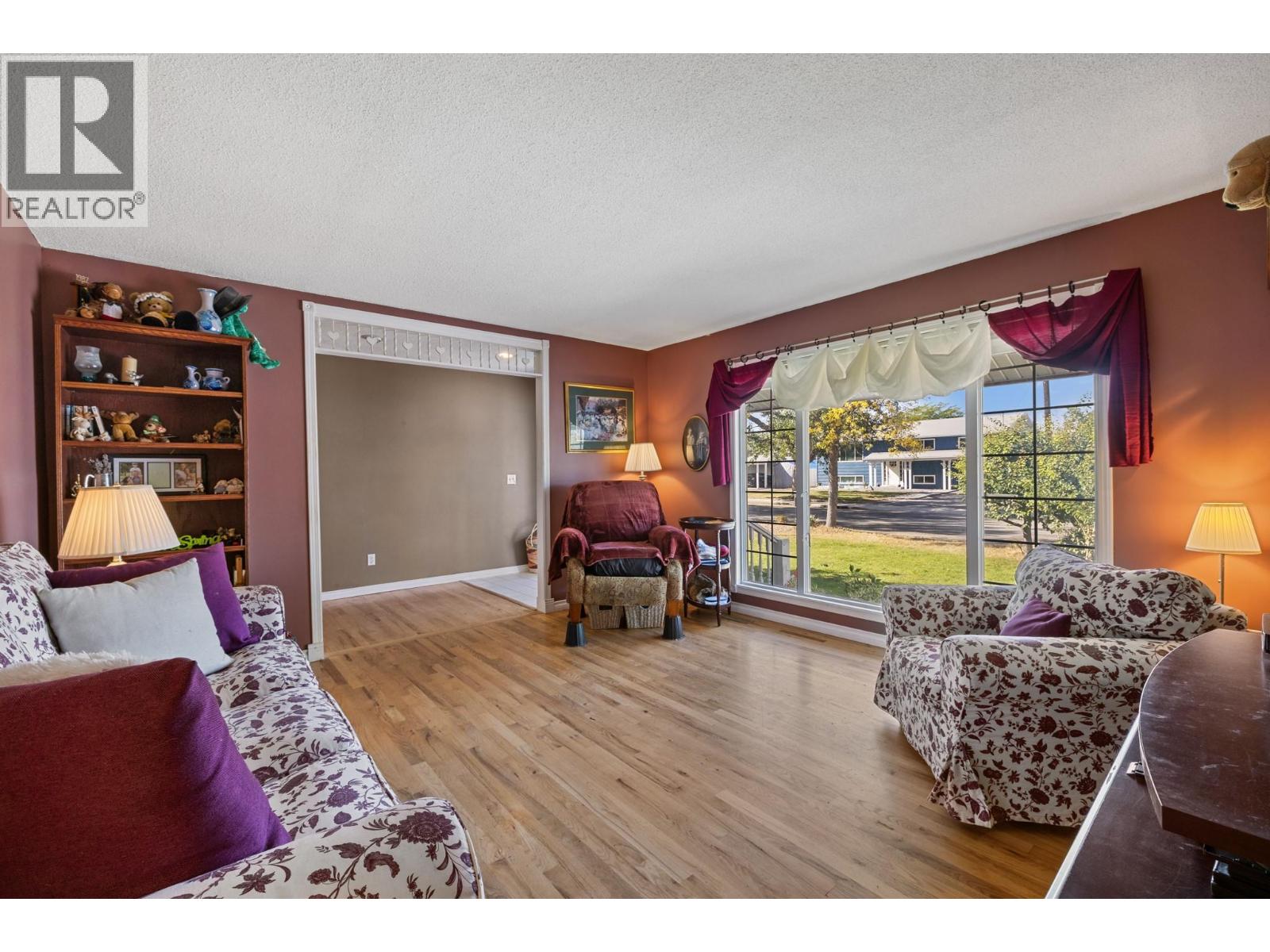 975 Neptune Road Kelowna Photo 5