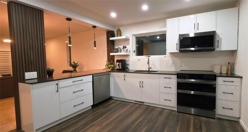 97 Teakwood Avenue, Winnipeg, Manitoba  R2V 2M7 - Photo 7 - 202525224