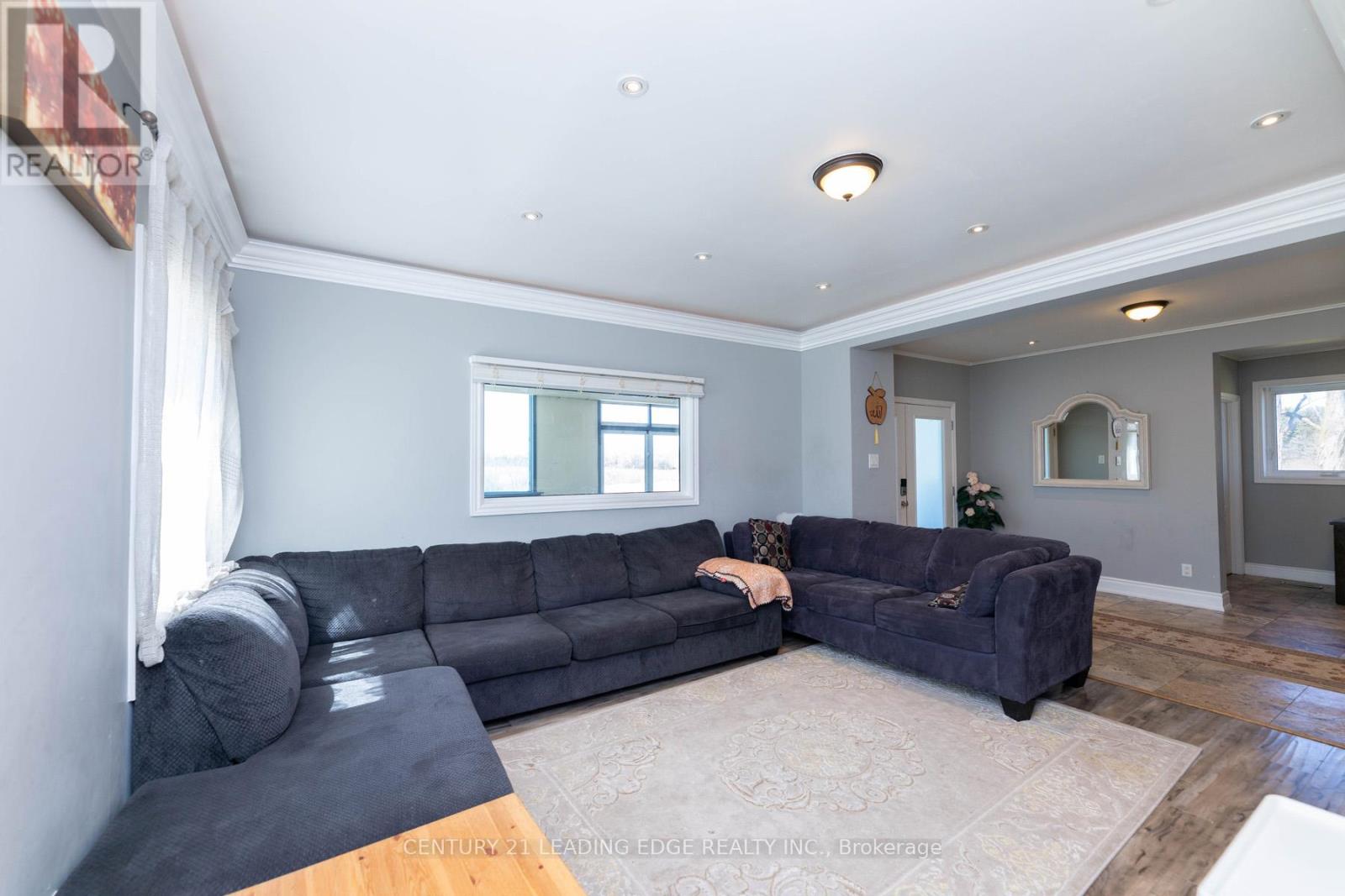 13286 Dufferin Street, King, Ontario  L7B 1K5 - Photo 10 - N12428682