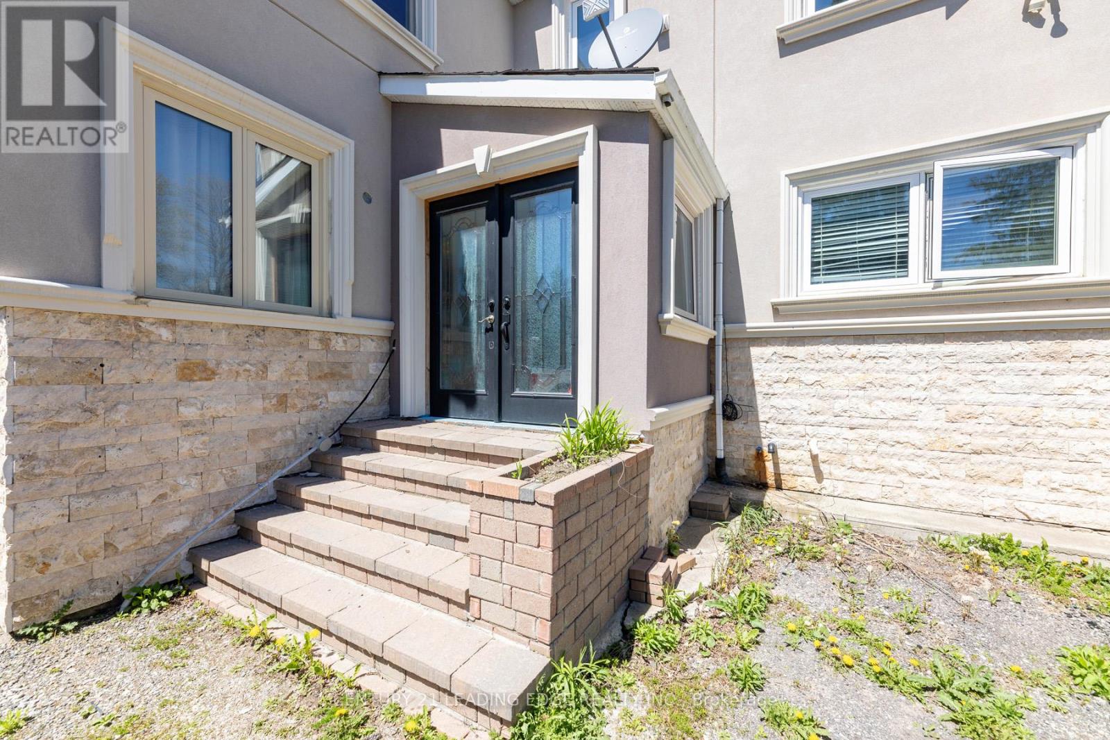 13286 Dufferin Street, King, Ontario  L7B 1K5 - Photo 3 - N12428682