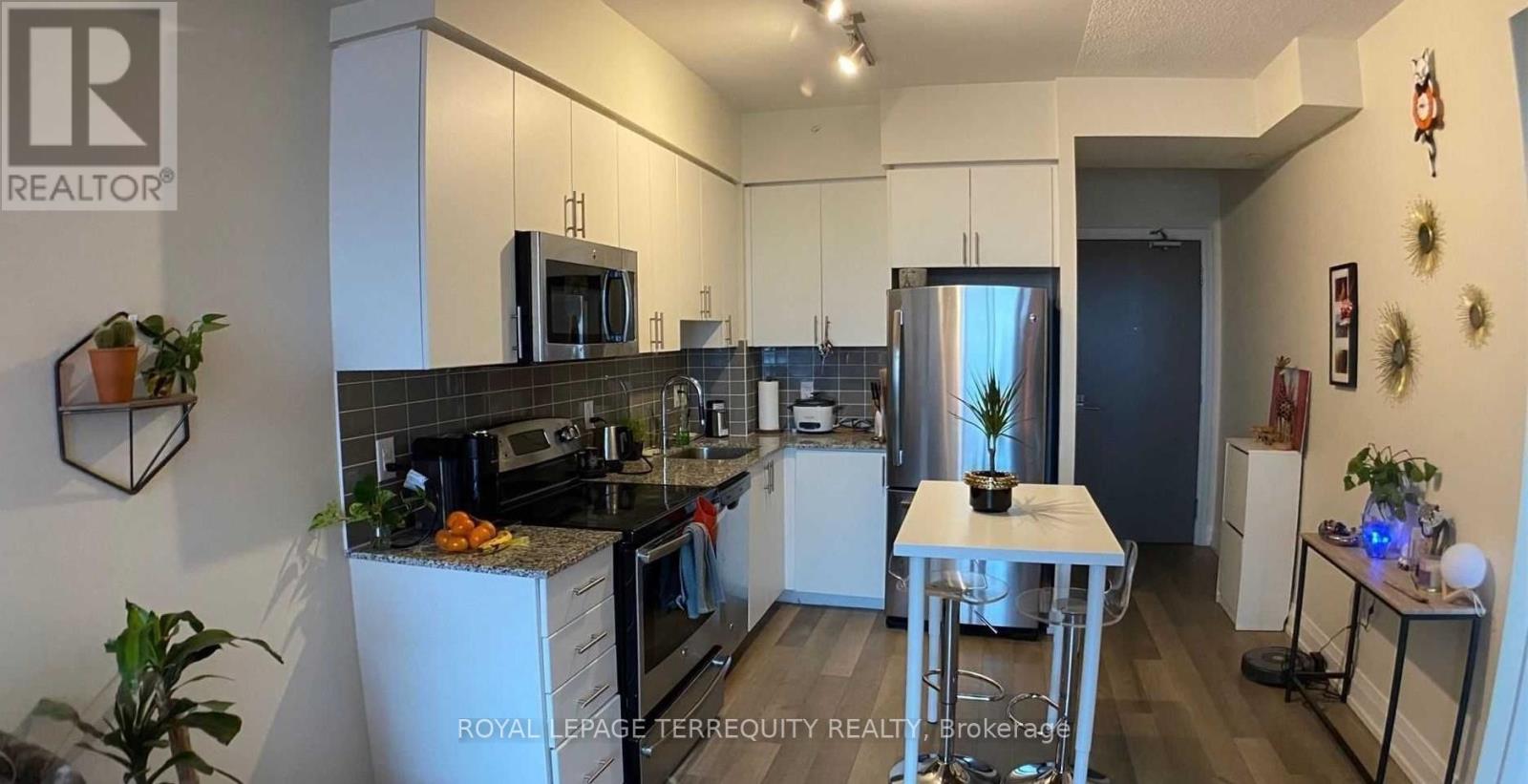 1710 - 7165 Yonge Street, Markham, Ontario  L3T 0C9 - Photo 4 - N12428690