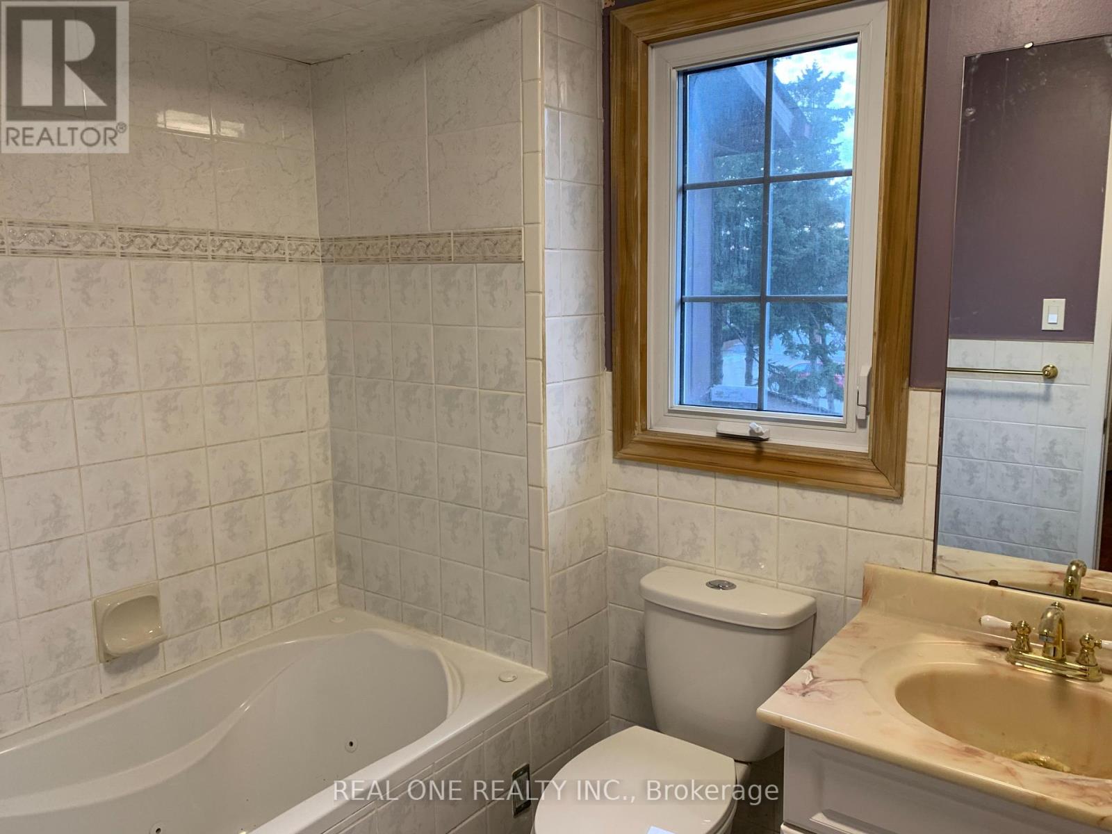 37 Middleton Court, Markham, Ontario  L3R 3G6 - Photo 12 - N12428703