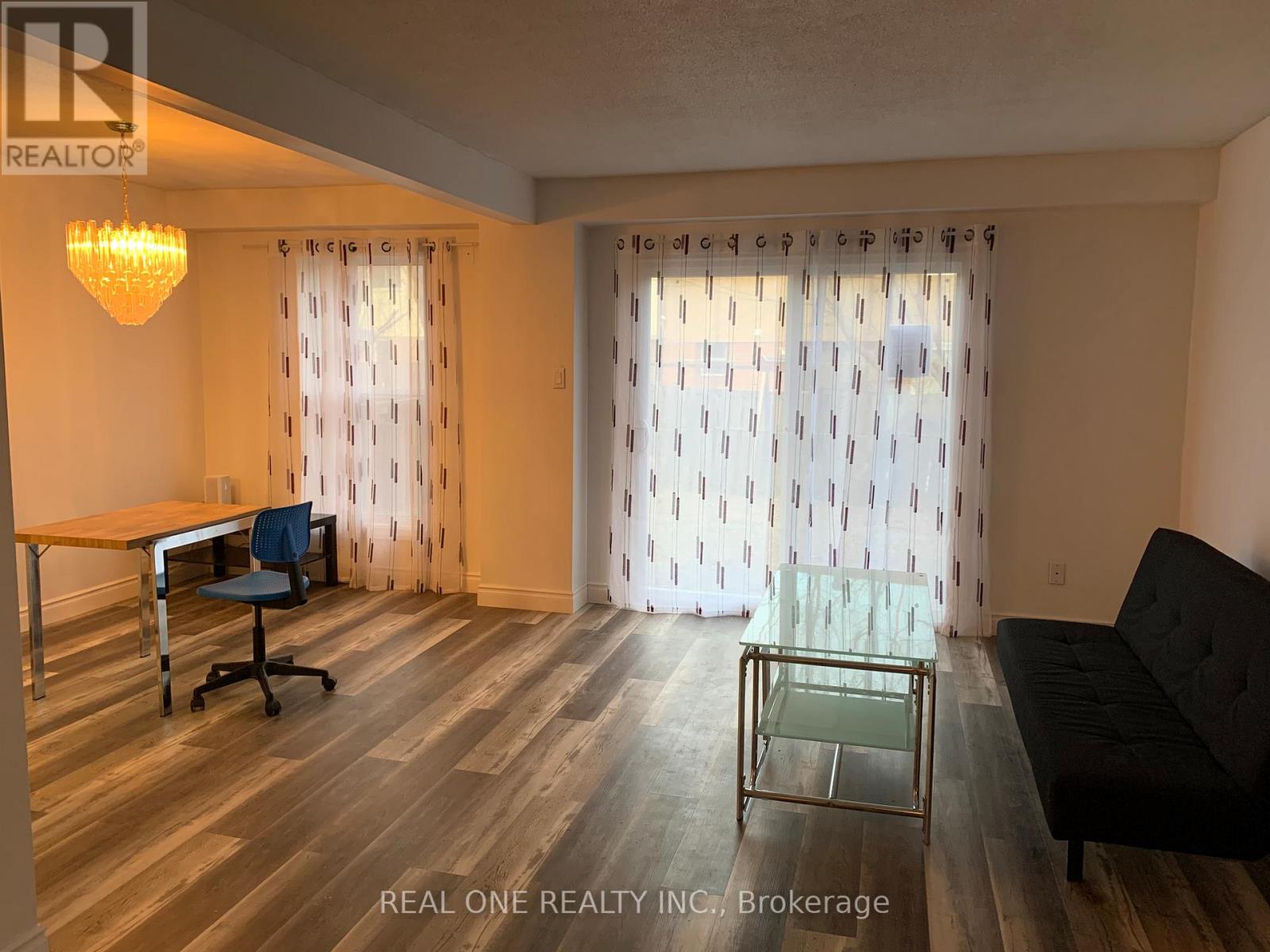 37 Middleton Court, Markham, Ontario  L3R 3G6 - Photo 3 - N12428703