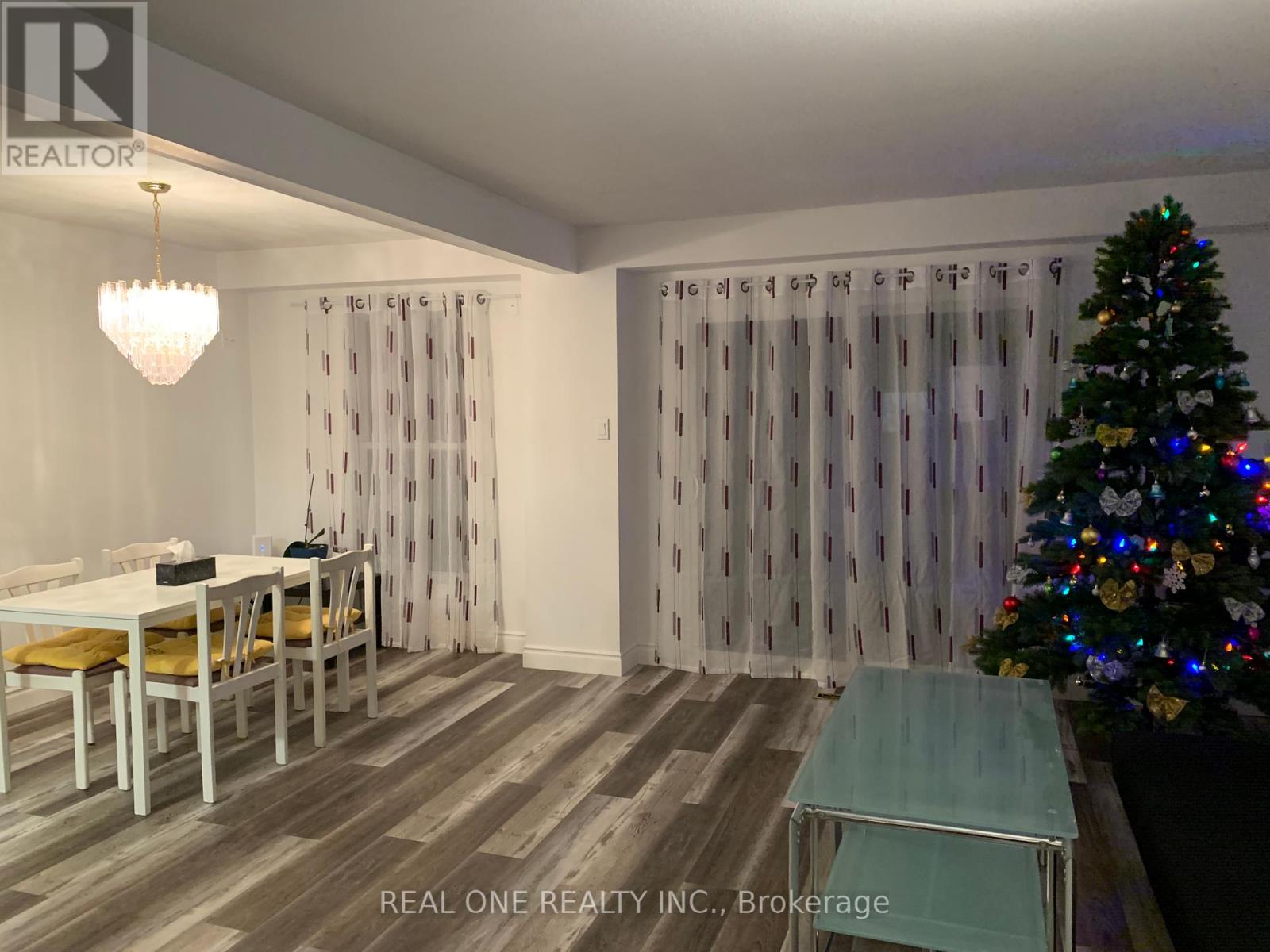 37 Middleton Court, Markham, Ontario  L3R 3G6 - Photo 4 - N12428703