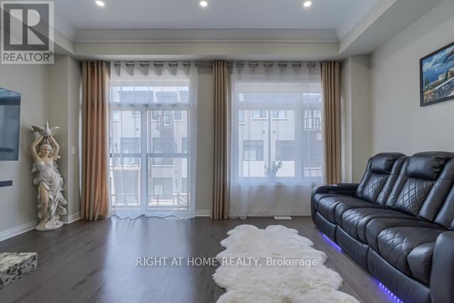 12 Laskin Drive, Vaughan, Ontario  L6A 5A4 - Photo 5 - N12428723