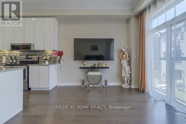 12 Laskin Drive, Vaughan, Ontario  L6A 5A4 - Photo 6 - N12428723