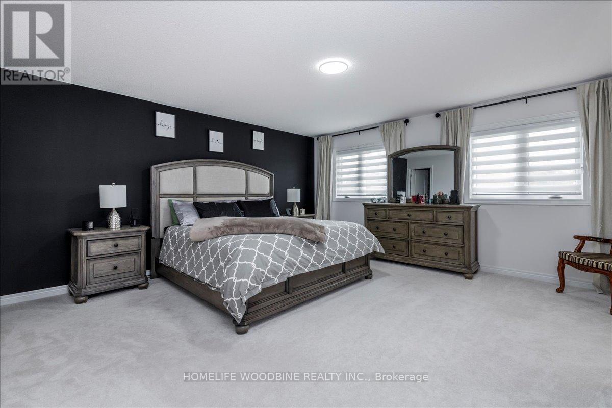 21 Wakefield Boulevard, Essa, Ontario  L3W 0L7 - Photo 15 - N12428725
