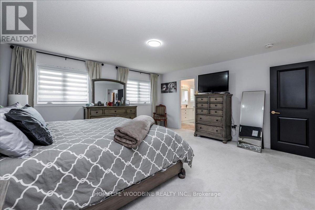 21 Wakefield Boulevard, Essa, Ontario  L3W 0L7 - Photo 16 - N12428725