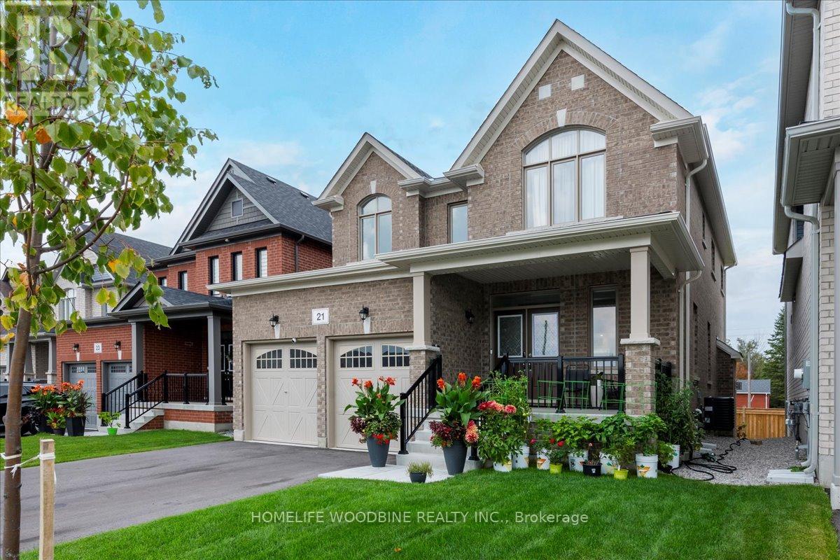 21 Wakefield Boulevard, Essa, Ontario  L3W 0L7 - Photo 2 - N12428725