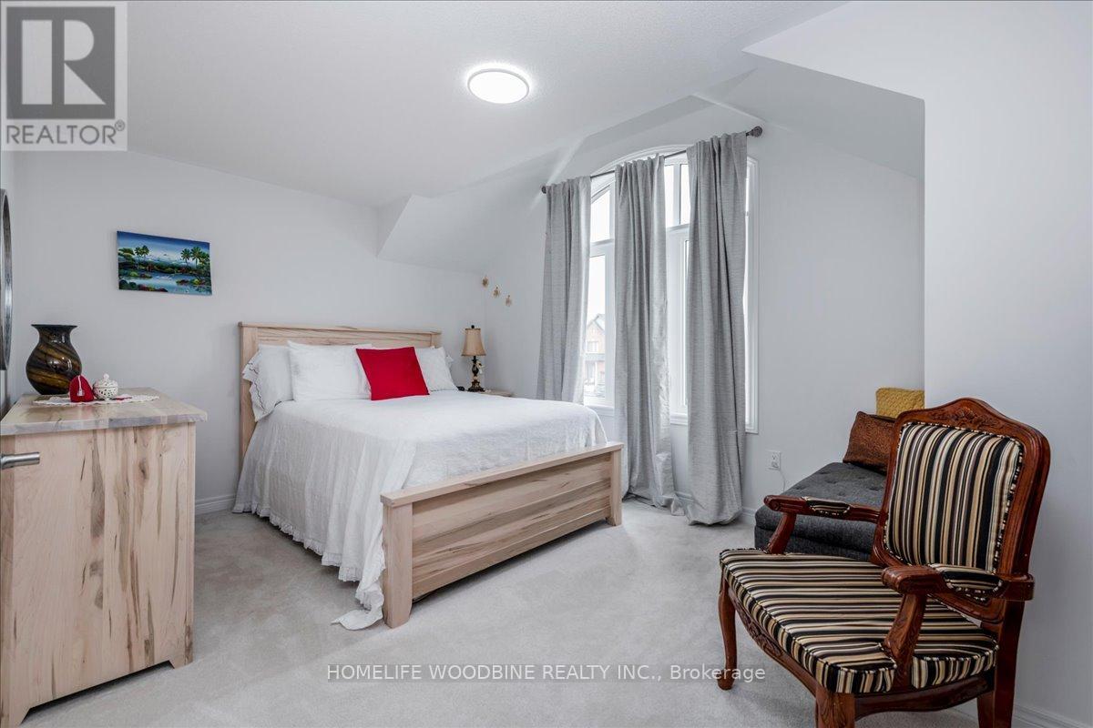 21 Wakefield Boulevard, Essa, Ontario  L3W 0L7 - Photo 20 - N12428725