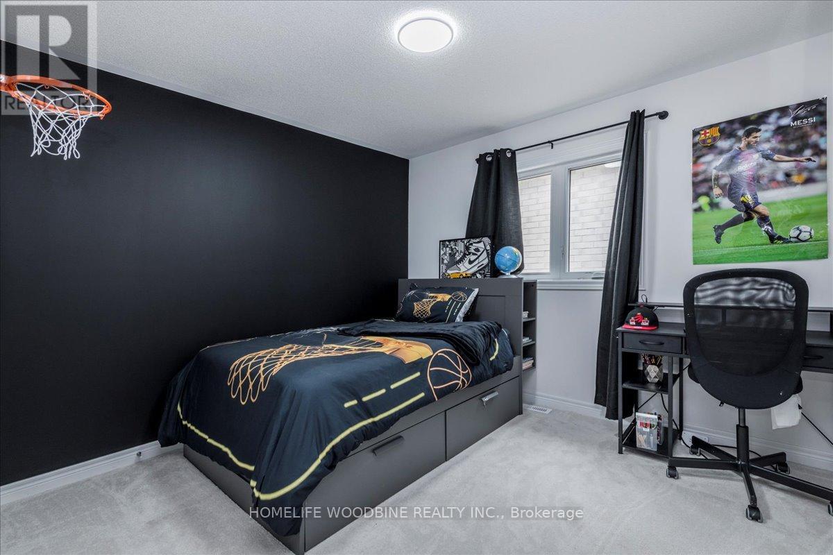 21 Wakefield Boulevard, Essa, Ontario  L3W 0L7 - Photo 22 - N12428725