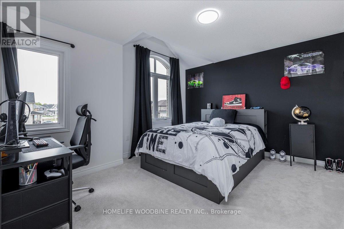 21 Wakefield Boulevard, Essa, Ontario  L3W 0L7 - Photo 23 - N12428725