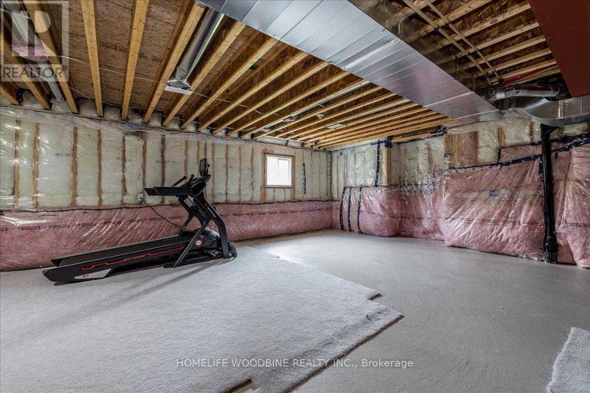 21 Wakefield Boulevard, Essa, Ontario  L3W 0L7 - Photo 24 - N12428725