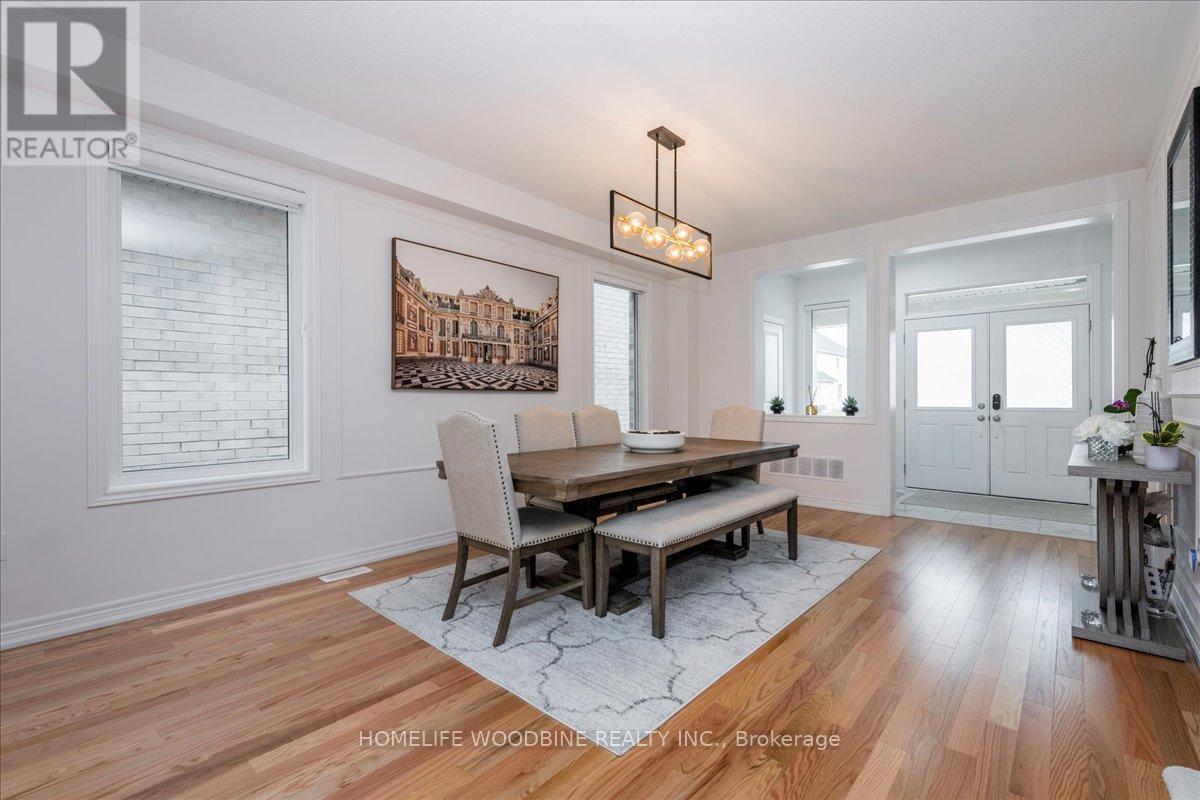21 Wakefield Boulevard, Essa, Ontario  L3W 0L7 - Photo 4 - N12428725