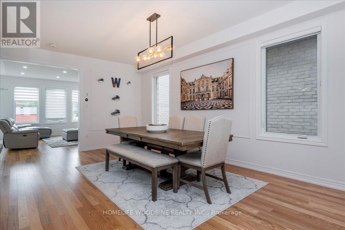 21 Wakefield Boulevard, Essa, Ontario  L3W 0L7 - Photo 5 - N12428725
