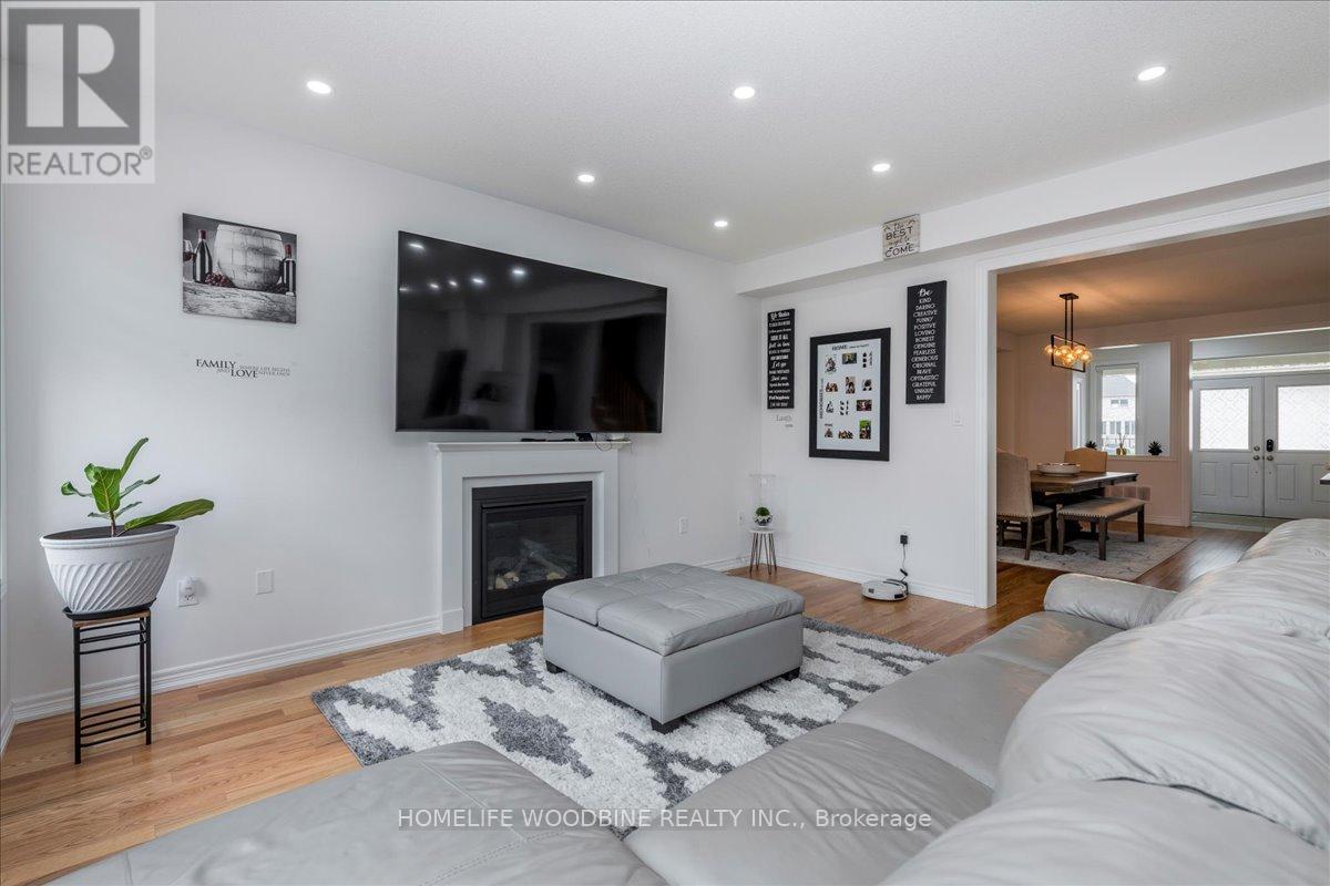 21 Wakefield Boulevard, Essa, Ontario  L3W 0L7 - Photo 6 - N12428725