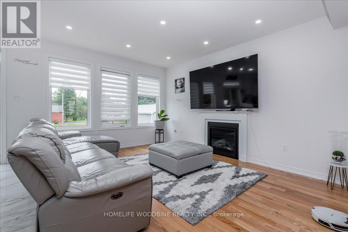 21 Wakefield Boulevard, Essa, Ontario  L3W 0L7 - Photo 7 - N12428725