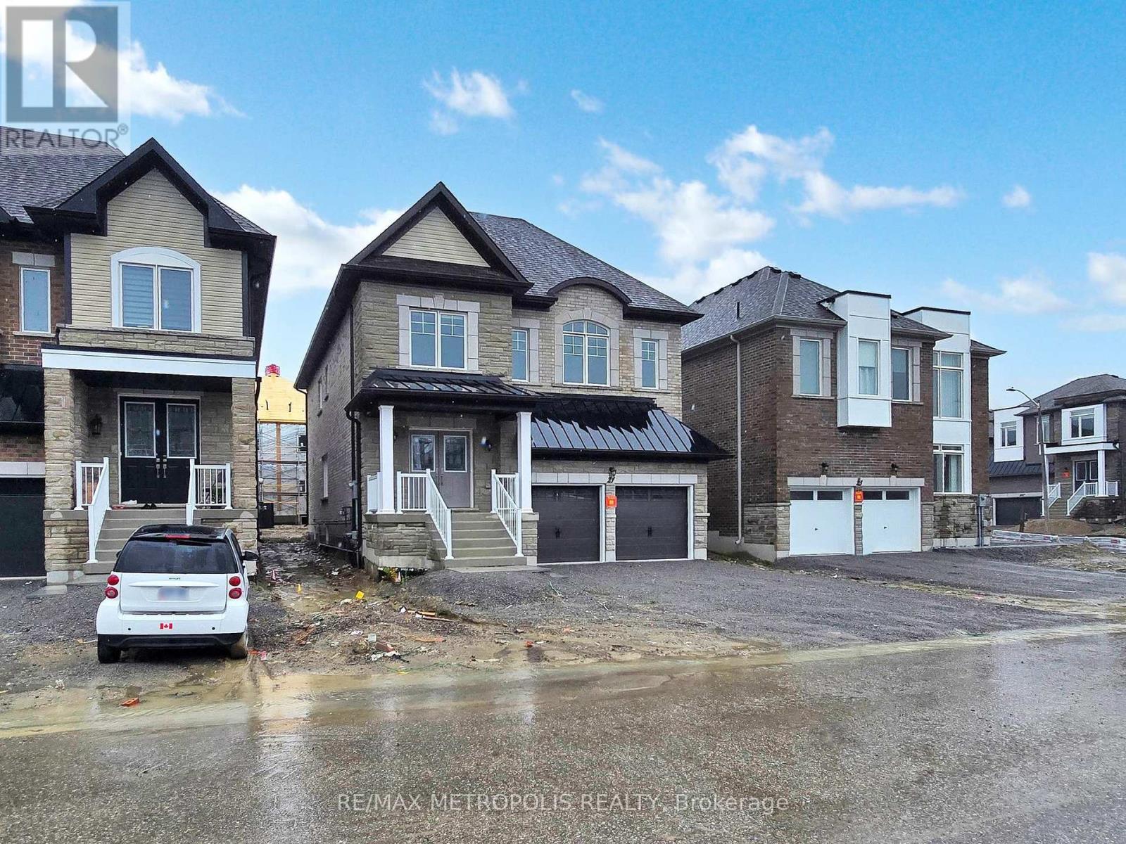 MAIN - 21 LA REINE AVENUE, Richmond Hill, Ontario