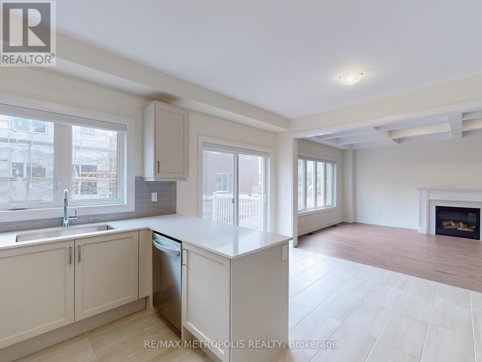 Main - 21 La Reine Avenue, Richmond Hill, Ontario  L4E 2Y8 - Photo 11 - N12428773